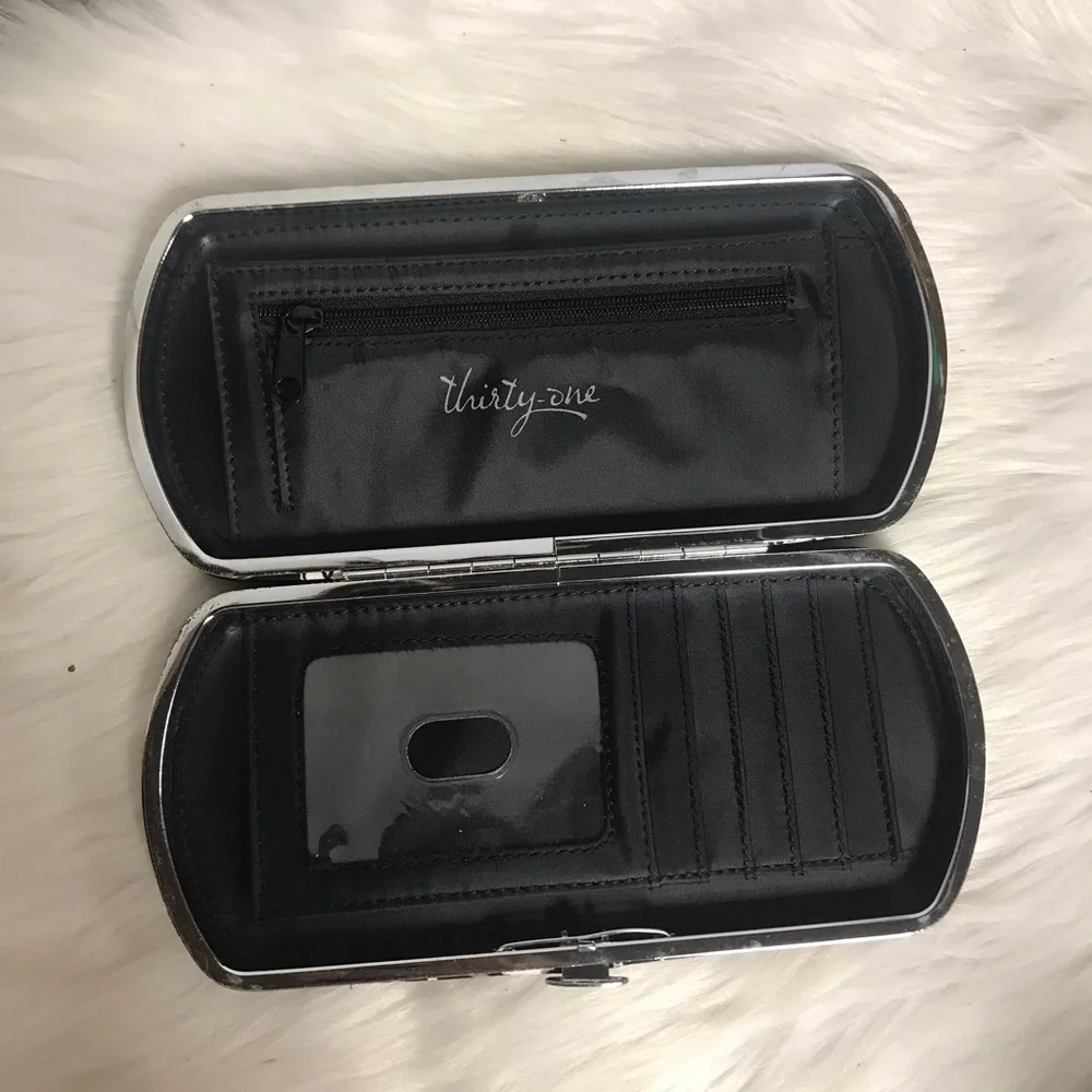 thirty-one Black and White Paisley Wallet